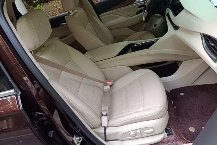 Used Buick Enclave 2020 28T All-Wheel Drive Avenir Right Front Seat