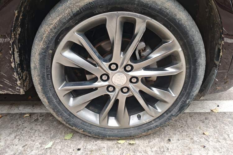 Used Buick Enclave 2020 28T All-Wheel Drive Avenir Right Front Wheel Hub