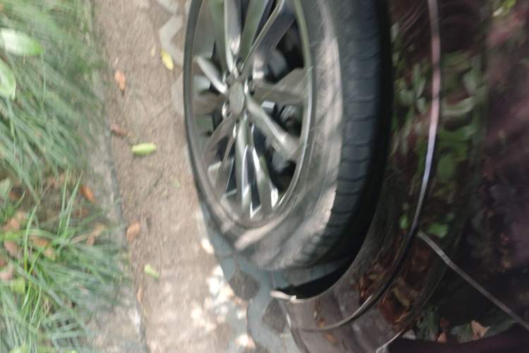 Used Buick Enclave 2020 28T All-Wheel Drive Avenir Right Front Wheel Hub