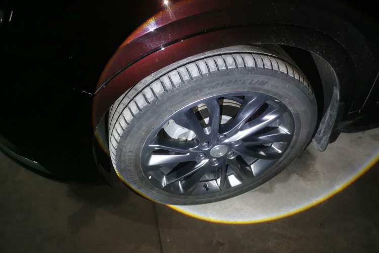 Used Buick Enclave 2020 28T All-Wheel Drive Avenir Right Front Wheel Hub