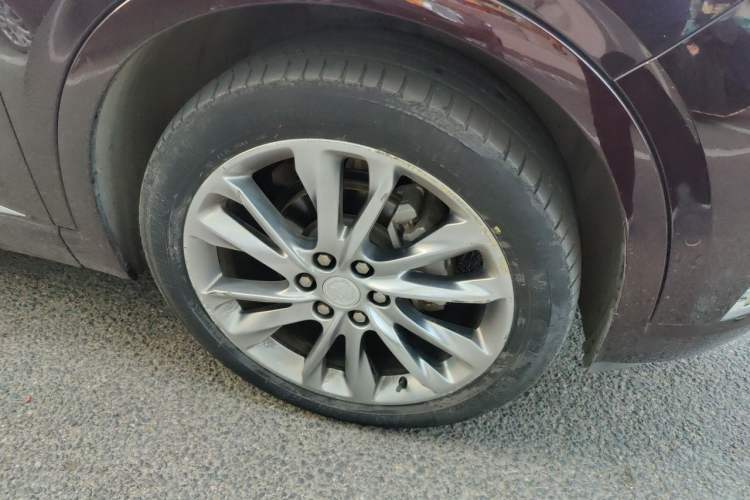 Used Buick Enclave 2020 28T All-Wheel Drive Avenir Right Front Wheel Hub