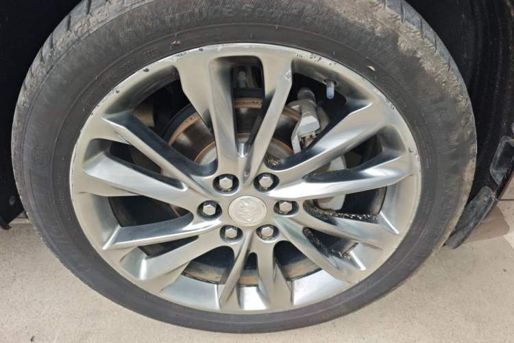 Used Buick Enclave 2020 28T All-Wheel Drive Avenir Right Front Wheel Hub