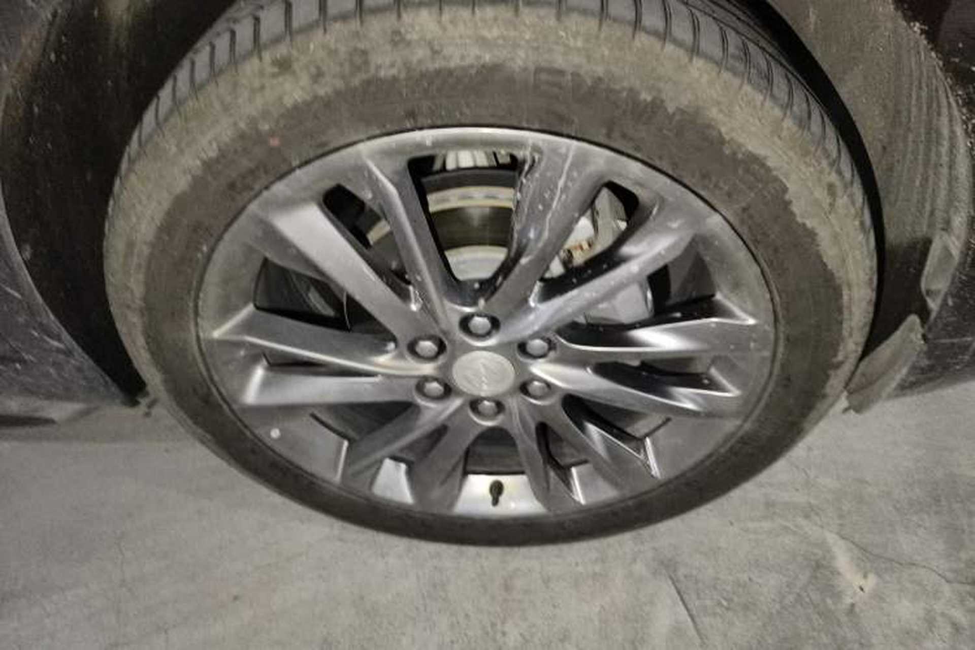 Used Buick Enclave 2020 28T All-Wheel Drive Avenir Right Front Wheel Hub