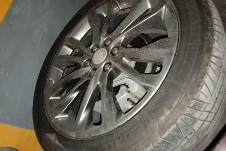 Used Buick Enclave 2020 28T All-Wheel Drive Avenir Right Front Wheel Hub