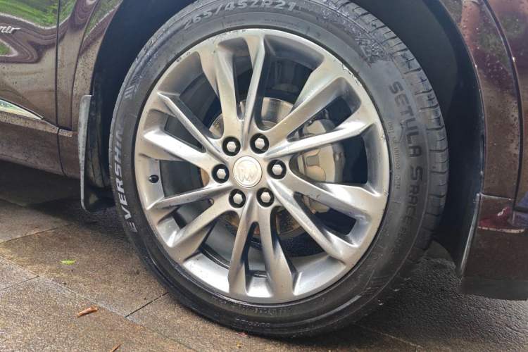 Used Buick Enclave 2020 28T All-Wheel Drive Avenir Right Front Wheel Hub