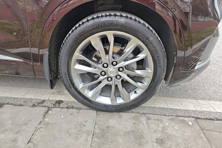 Used Buick Enclave 2020 28T All-Wheel Drive Avenir Right Front Wheel Hub
