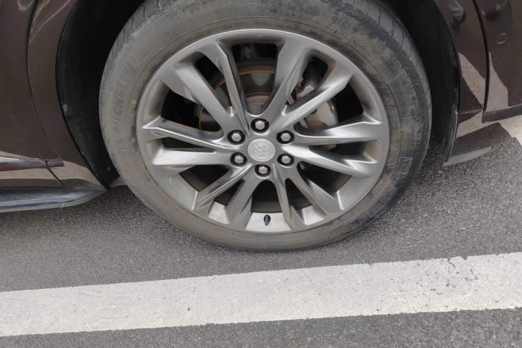 Used Buick Enclave 2020 28T All-Wheel Drive Avenir Right Front Wheel Hub