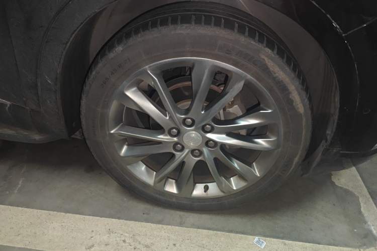 Used Buick Enclave 2020 28T All-Wheel Drive Avenir Right Front Wheel Hub