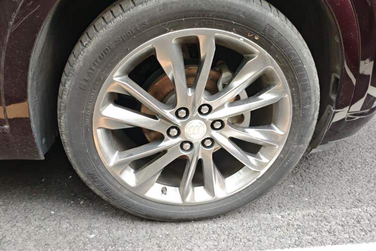 Used Buick Enclave 2020 28T All-Wheel Drive Avenir Right Front Wheel Hub