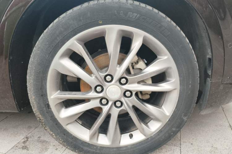 Used Buick Enclave 2020 28T All-Wheel Drive Avenir Right Front Wheel Hub