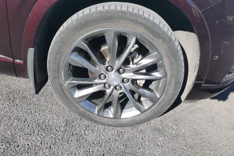 Used Buick Enclave 2020 28T All-Wheel Drive Avenir Right Front Wheel Hub