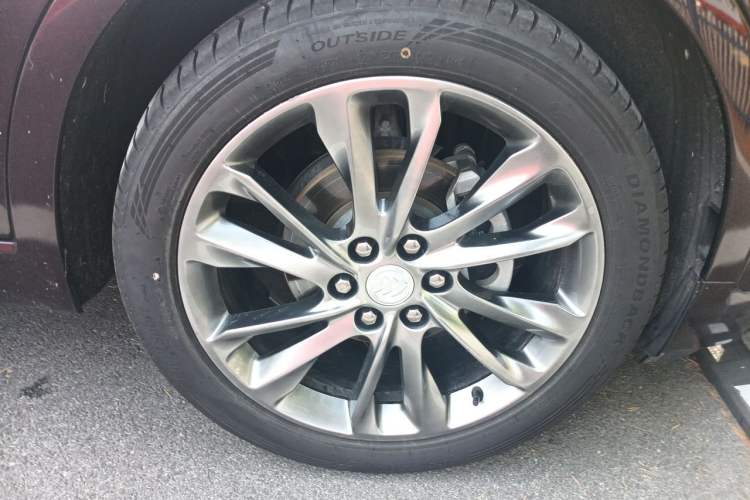 Used Buick Enclave 2020 28T All-Wheel Drive Avenir Right Front Wheel Hub