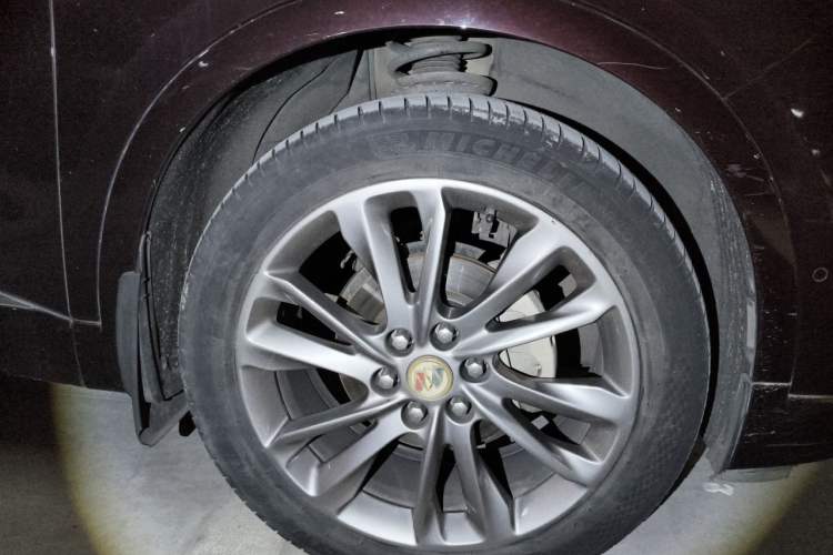 Used Buick Enclave 2020 28T All-Wheel Drive Avenir Right Front Wheel Hub