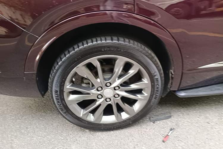Used Buick Enclave 2020 28T All-Wheel Drive Avenir Right Rear Wheel Hub