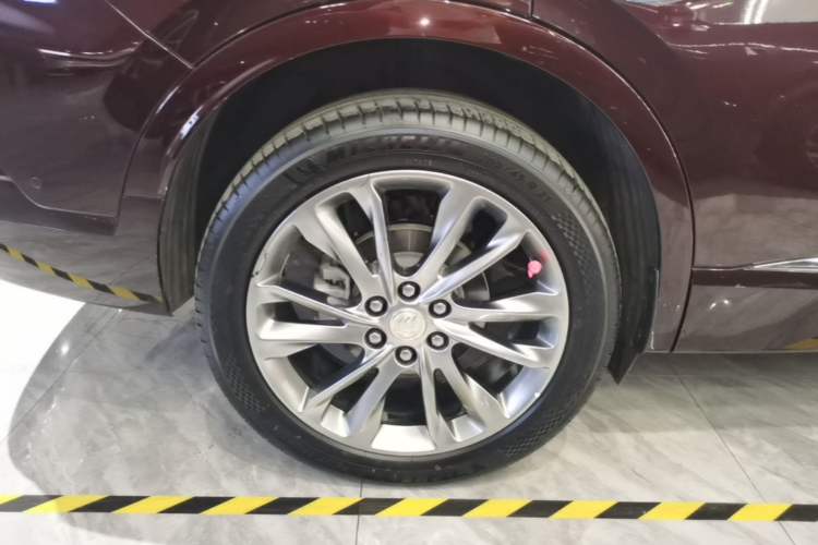 Used Buick Enclave 2020 28T All-Wheel Drive Avenir Right Rear Wheel Hub