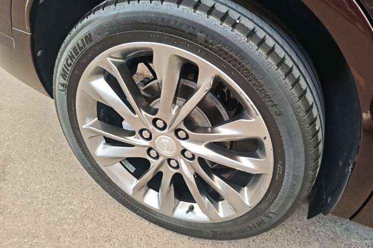 Used Buick Enclave 2020 28T All-Wheel Drive Avenir Right Rear Wheel Hub
