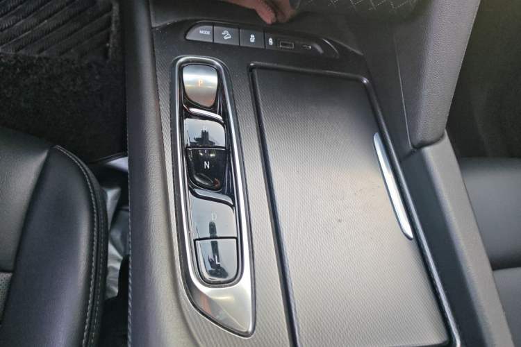 Used Buick Enclave 2020 28T Two-Wheel Drive Zhanqi Version Gear Lever