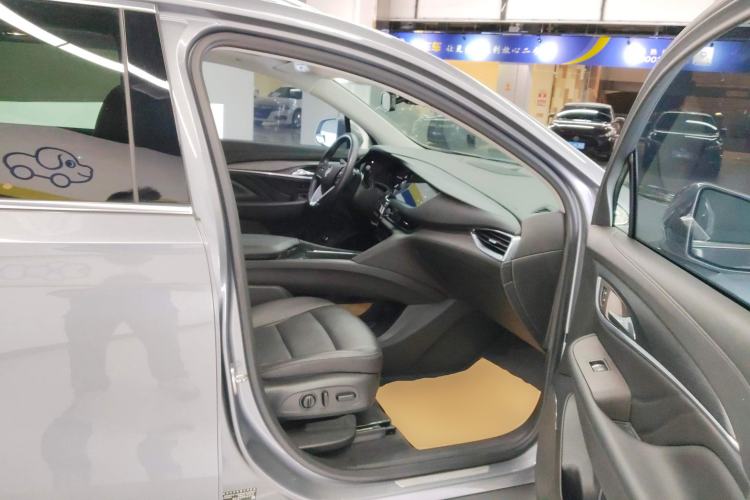 Used Buick Enclave 2020 28T Two-Wheel Drive Prestige Version Right Front Seat
