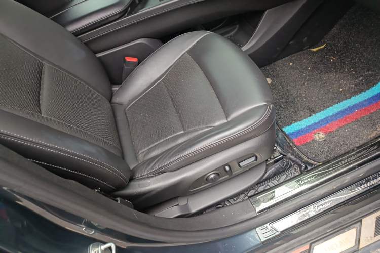 Used Buick Enclave 2020 28T Two-Wheel Drive Prestige Version Right Front Seat