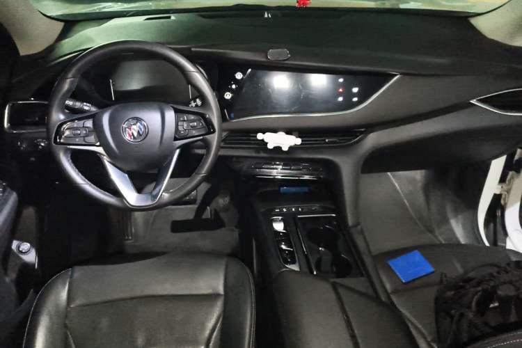 Used Buick Enclave 2020 28T Two-Wheel Drive Prestige Version Center Console