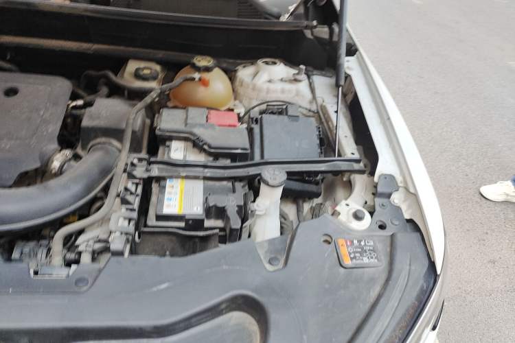 Used Buick Enclave 2020 28T Two-Wheel Drive Luxury Version Engine Bay Left