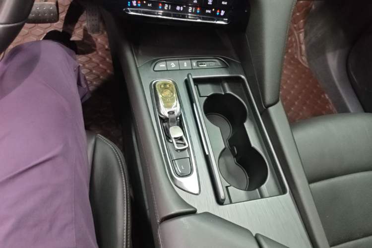 Used Buick Enclave 2020 28T Two-Wheel Drive Prestige Version Gear Lever