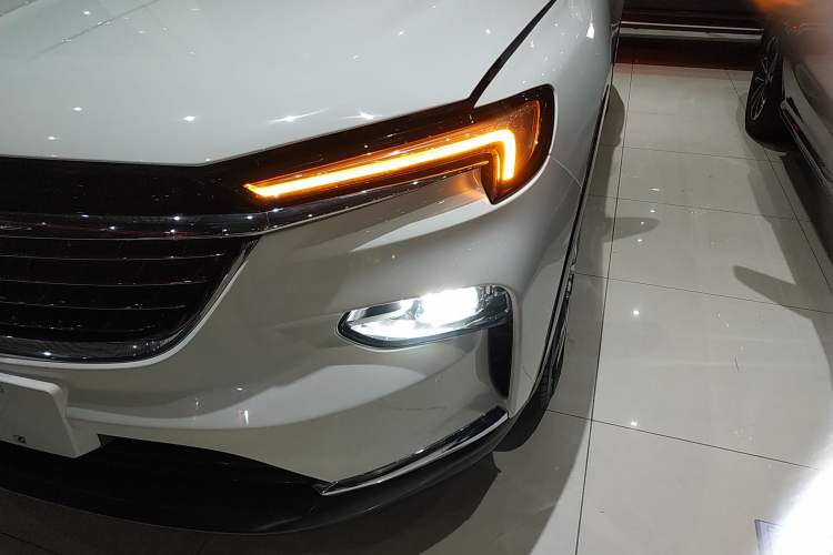 Used Buick Enclave 2020 28T Four-Wheel Drive Prestige Version Left Front Headlight