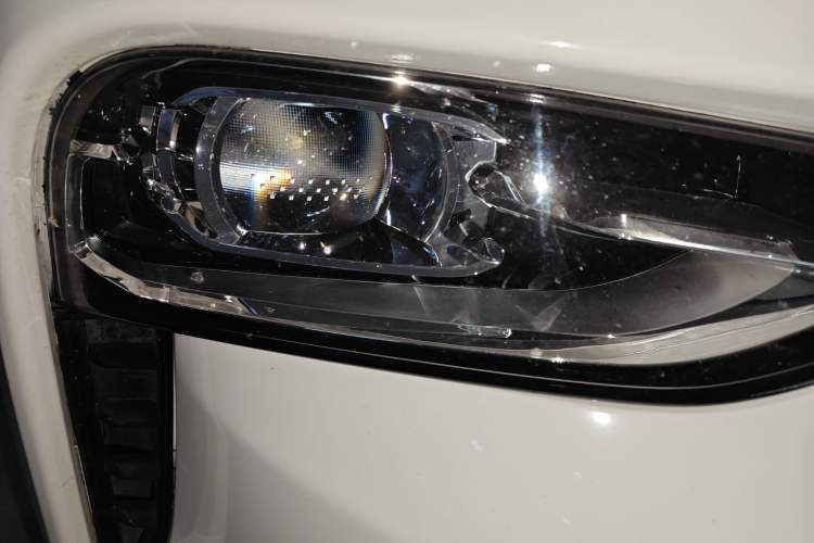 Used Buick Enclave 2020 28T Four-Wheel Drive Prestige Version Right Front Headlight
