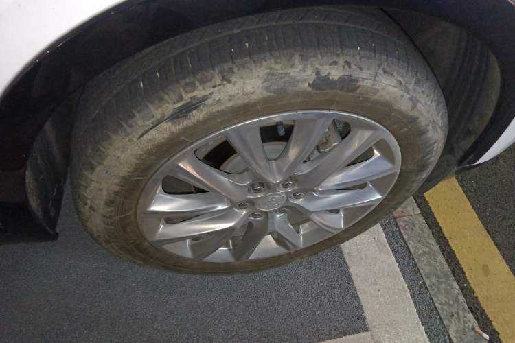 Used Buick Enclave 2020 28T Four-Wheel Drive Luxury Flagship Edition Right Front Wheel Hub