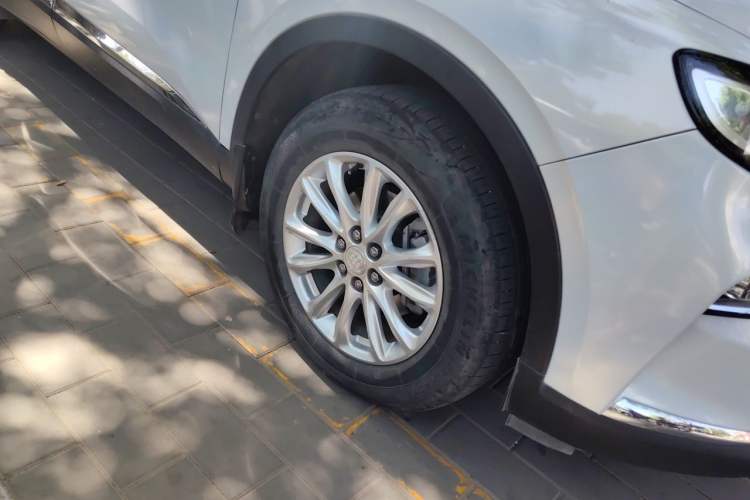 Used Buick Enclave 2020 28T Two-Wheel Drive Zhanqi Version Right Front Wheel Hub
