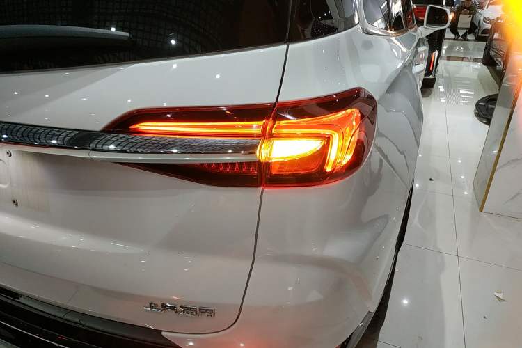 Used Buick Enclave 2020 28T Four-Wheel Drive Prestige Version Right Rear Taillight