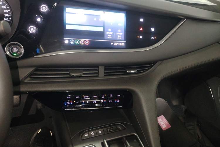 Used Buick Enclave 2022 652T Two-Wheel-Drive Prestige 7-Seater Audio And AC Panel