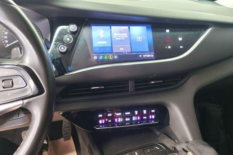 Used Buick Enclave 2022 652T Two-Wheel-Drive Prestige 7-Seater Audio And AC Panel
