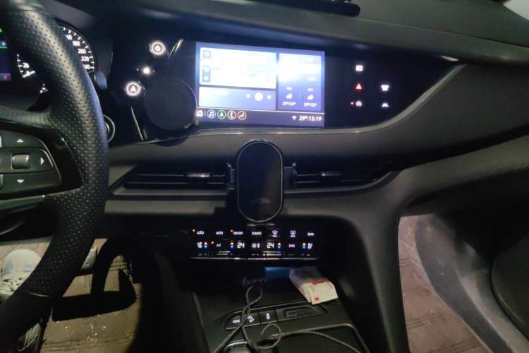 Used Buick Enclave 2022 652T Two-Wheel-Drive Prestige 7-Seater Audio And AC Panel