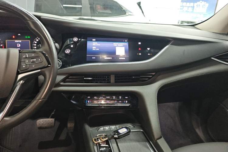 Used Buick Enclave 2022 652T Two-Wheel-Drive Prestige 7-Seater Audio And AC Panel