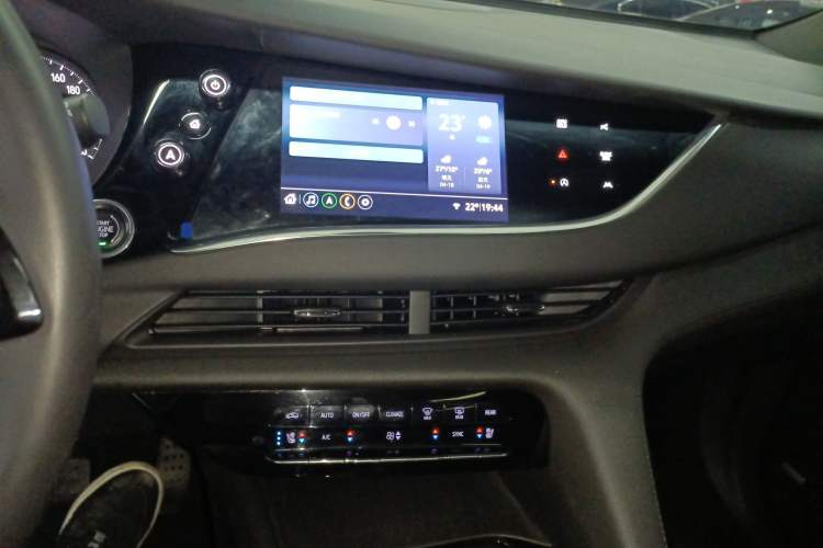 Used Buick Enclave 2022 652T 4x4 Prestige Flagship 6-Seater Audio And AC Panel