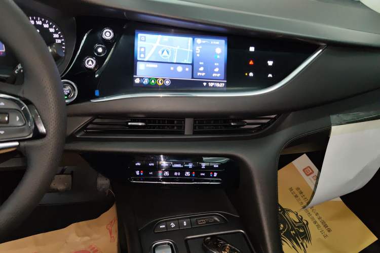 Used Buick Enclave 2022 652T Two-Wheel-Drive Prestige 7-Seater Audio And AC Panel