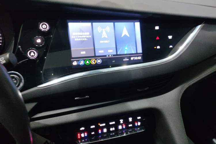 Used Buick Enclave 2022 652T Two-Wheel-Drive Prestige 7-Seater Audio And AC Panel