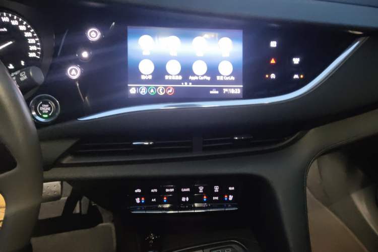 Used Buick Enclave 2022 652T Two-Wheel-Drive Prestige 7-Seater Audio And AC Panel