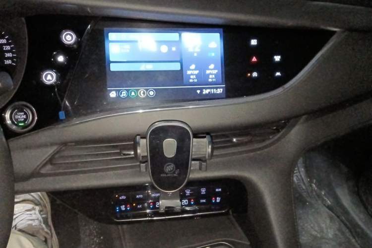 Used Buick Enclave 2022 652T Two-Wheel-Drive Prestige 7-Seater Audio And AC Panel