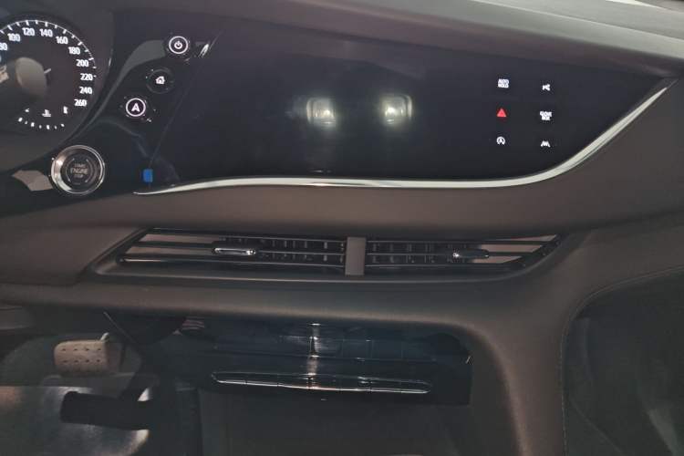 Used Buick Enclave 2022 652T 4x4 Prestige Flagship 6-Seater Audio And AC Panel