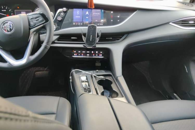Used Buick Enclave 2022 652T Two-Wheel-Drive Prestige 7-Seater Audio And AC Panel