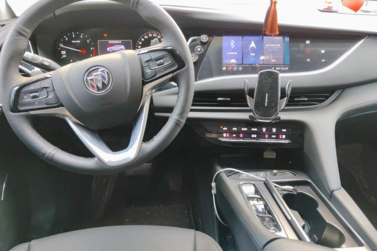 Used Buick Enclave 2022 652T Two-Wheel-Drive Prestige 7-Seater Center Console