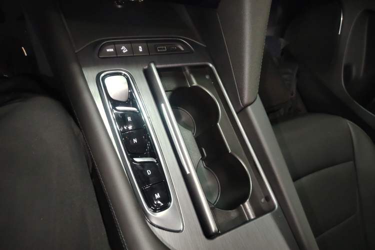 Used Buick Enclave 2022 652T Two-Wheel-Drive Prestige 7-Seater Gear Lever
