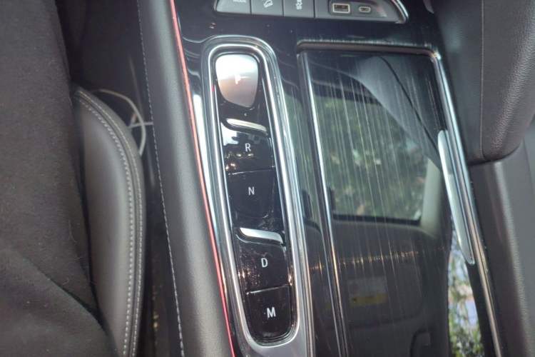 Used Buick Enclave 2022 652T Two-Wheel-Drive Prestige 7-Seater Gear Lever