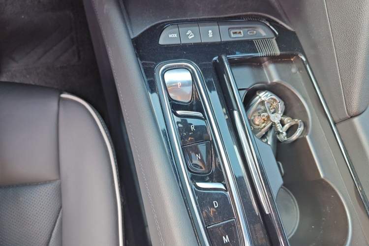 Used Buick Enclave 2022 652T 4x4 Prestige Flagship 6-Seater Gear Lever