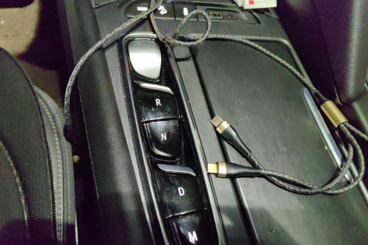 Used Buick Enclave 2022 652T Two-Wheel-Drive Prestige 7-Seater Gear Lever