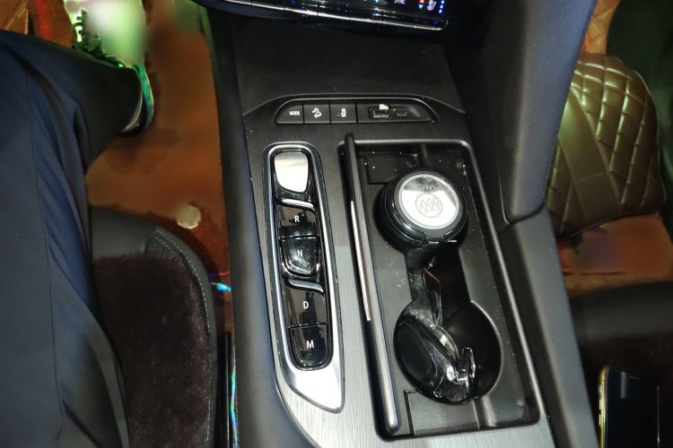 Used Buick Enclave 2022 652T Two-Wheel-Drive Prestige 7-Seater Gear Lever