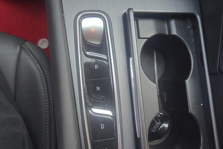 Used Buick Enclave 2022 652T Two-Wheel-Drive Prestige 7-Seater Gear Lever