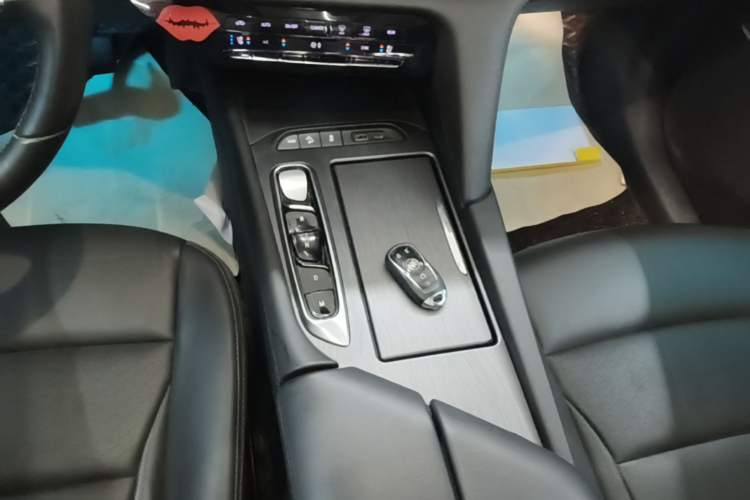 Used Buick Enclave 2022 652T Two-Wheel-Drive Prestige 7-Seater Gear Lever
